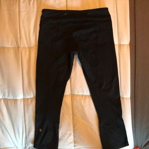 Size 6 lululemon running capris